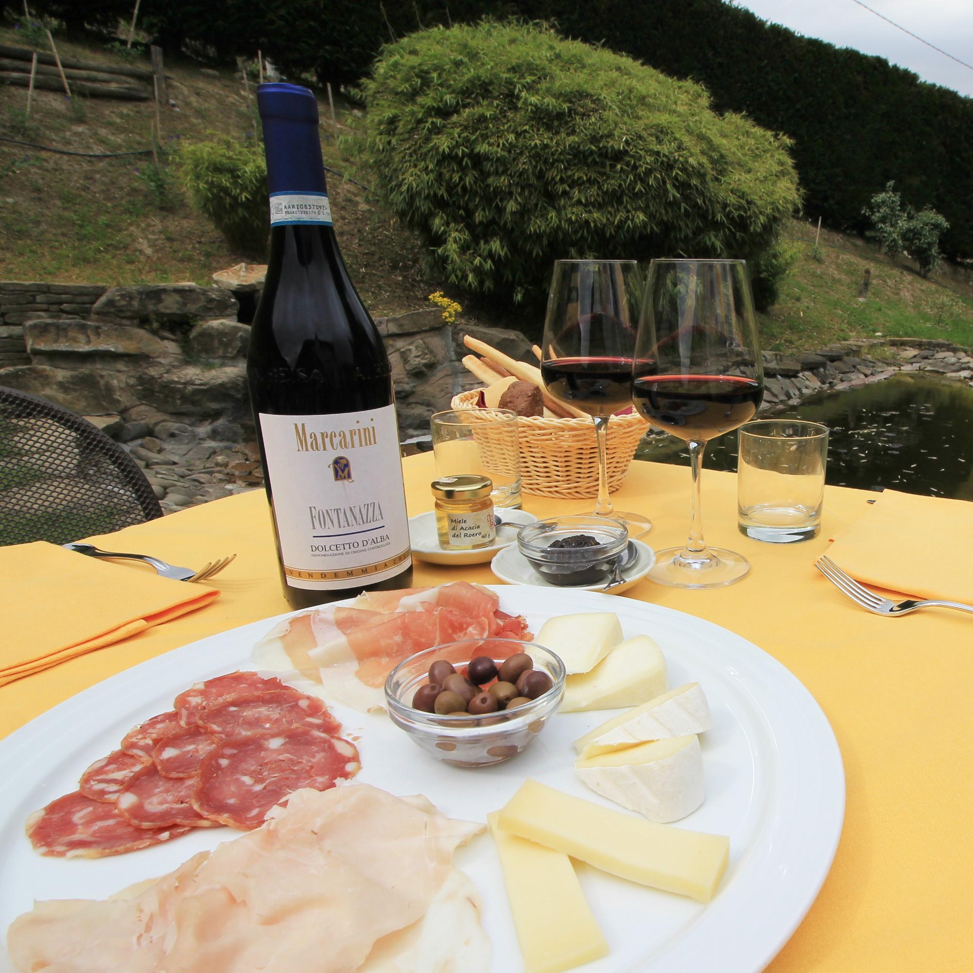 Marcarini Agriturismo Neviglie Kültér fotó